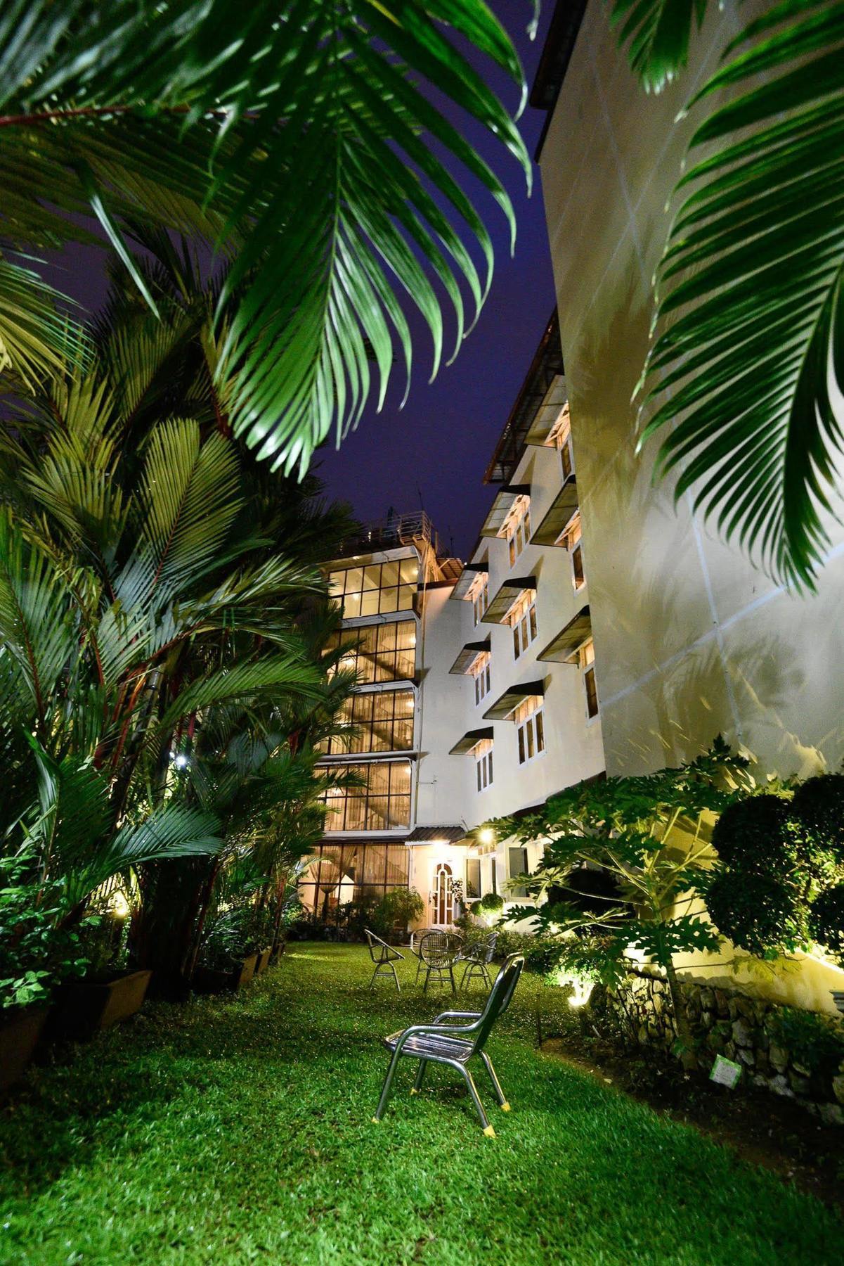 Winner Inn Yangón Exterior foto